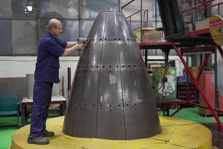 এখনও পর্যন্ত পাওয়া তথ্য অনুযায়ী ISRO-এর এই অভিযানে ৬১৫ কোটি টাকা খরচ হচ্ছে। চন্দ্রযান ২ এর তুলনায় অনেকটাই কম খরচ হয়েছে।