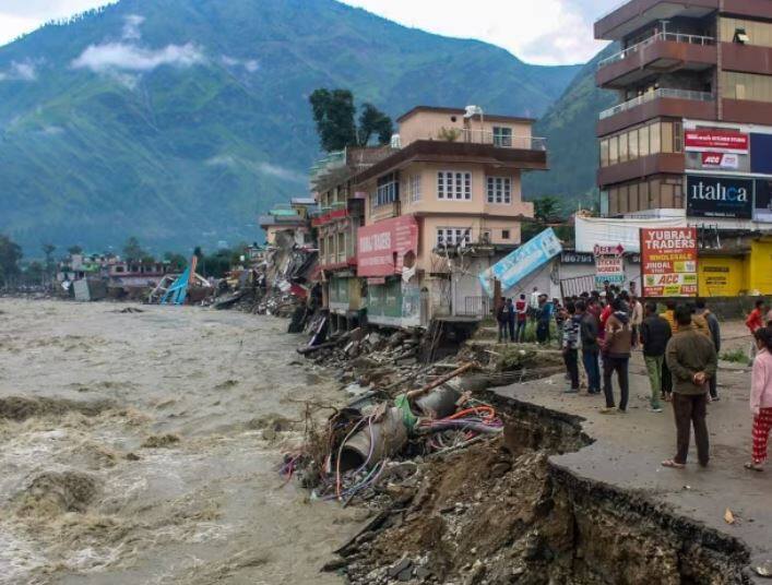 उत्तर भारतामध्ये मोठ्या प्रमाणात घरांचे नुकसान झाले आहे. जनजीवन विस्कळीत झालं आहे.