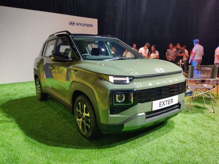 भारतीय बाजारात एसयूव्ही (SUV) सेगमेंटमधील परवडणाऱ्या दरात आता आणखी एका कारची एन्ट्री झाली आहे. Hyundai ने भारतात आपली सर्वात लहान आणि सर्वात कॉम्पॅक्ट SUV Hyundai Exter लॉन्च केली आहे.