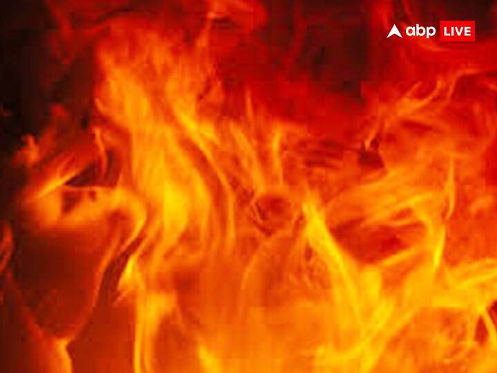 Fridge Blast Accident: காலையிலேயே பயங்கரம்.. வெடித்து சிதறிய ஃப்ரிட்ஜ்.. கைக்குழந்தை உட்பட 10 பேர் பலி..! pakistan 10 members of family including infant killed in devastating house fire in lahore after bridge blast Fridge Blast Accident: காலையிலேயே பயங்கரம்.. வெடித்து சிதறிய ஃப்ரிட்ஜ்.. கைக்குழந்தை உட்பட 10 பேர் பலி..!