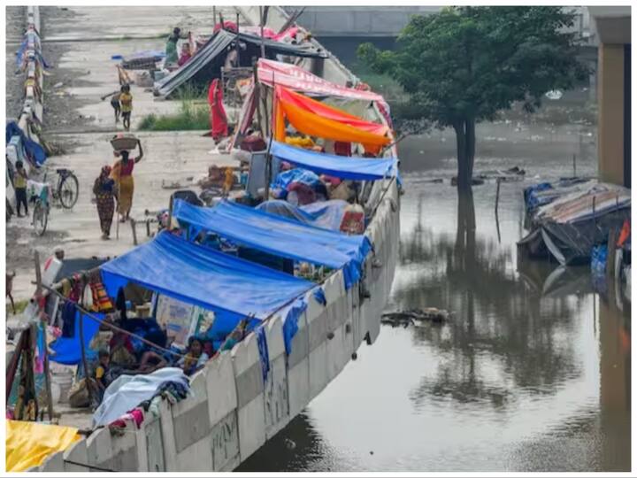 Delhi Flood Alert Yamuna River Water Level To Break 45 Year Record Monsoon Rain Yamuna Water Level Breaches 45-Year Record In Delhi, Section 144 Imposed In Flood-Prone Areas