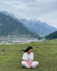 Sai Pallavi : ‘மலரே நின்னை காணாதிருந்நால்..’ இயற்கையின் அழகை ரசிக்கும் நடிகை சாய் பல்லவி!