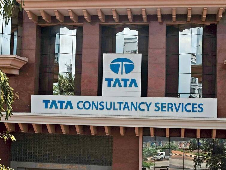 Tata Consultancy Services TCS Q1 Results OUT Today: How investors should trade the stock 6 major factors to watch TCS Q1 Results: నేడు టీసీఎస్‌ రిజల్ట్స్‌ - రిపోర్ట్‌ కార్డ్‌లో చూడాల్సిన 6 కీ పాయింట్స్‌ ఇవి