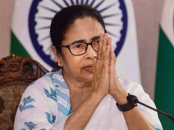 हिंसा में जान गंवाने वाले लोगों के परिजनों के लिए ममता बनर्जी ने किया मुआवजे का ऐलान, BJP की कमेटी पर उठाए ये सवाल West Bengal Panchayat Election Results 2023 TMC Mamata Banerjee announced compensation for violence Affected families And taunts BJP हिंसा में जान गंवाने वाले लोगों के परिजनों के लिए ममता बनर्जी ने किया मुआवजे का ऐलान, BJP की कमेटी पर उठाए ये सवाल