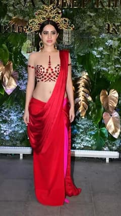 Uorfi Javed पैपराजी को पोज देकर हुईं परेशान