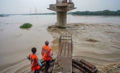 Yamuna Water Level: ভয়াল রূপ যমুনার, বিপদসীমা পেরিয়ে গেল জলস্তর, বন্যার আশঙ্কা দিল্লিতে, শুরু হল উদ্ধারকার্য