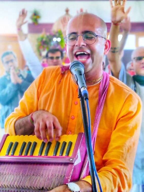 अमोघ लीला दास को लेकर क्यों छिड़ा विवाद