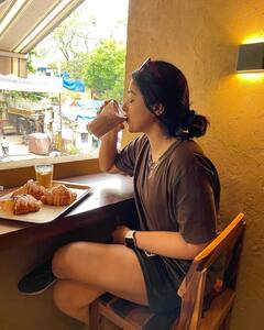 Siddhi Idnani: 'கண்ஜாடையில் உன்னை அறிந்தேனடி..’ காஃபி நிற உடையில் காஃபி ஷாப் சென்ற சித்தி இட்னானி!