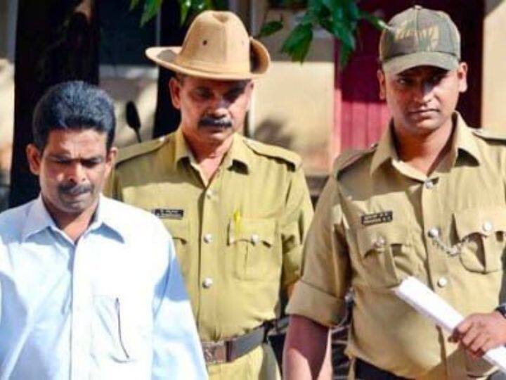 पहले नंबर पर है मोहन कुमार उर्फ साइनाइड. ये एक अजीब तरह का सीरियल किलर था. मोहन पहले लड़कियों को बहला फुसलाकर उनके साथ यौन संबंध बनाता फिर उन्हें गर्भनिरोधक गोली बोल कर साइनाइट खिला देता. उसने इस तरीके से 20 लड़कियों की हत्या की थी.