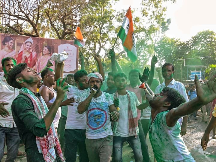 The TMC has won 34,359-gram panchayat seats, besides leading in 752 seats, according to the State Election Commission as of 8 am on Wednesday. Its nearest rival BJP has won 9,545 seats and is leading in 180 seats. In all elections are being held for 63,229 gram panchayat seats. [Image Source: PTI]