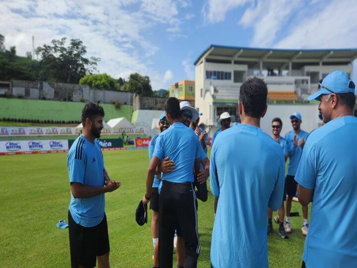 The two players became the 306th and the 307th players to play Test cricket for India. (Image Source: Twitter/@BCCI)