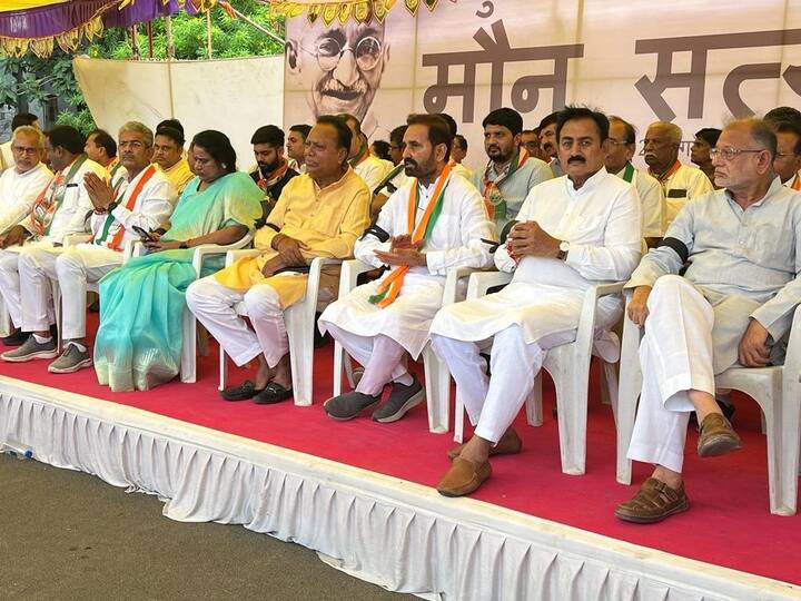 Gujarat Congress: આજે કોંગ્રેસ દ્વારા મૌન સત્યાગ્રહનું આયોજન કરવામાં આવ્યું હતું. આ કાર્યક્રમમાં મોટી સખ્યામાં કોંગ્રેસના નેતાઓ અને કાર્યક્રરો ઉપસ્થિત રહ્યા હતા.
