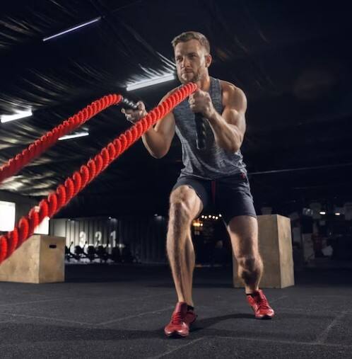 ਕਈ ਸਿਹਤ ਮਾਹਿਰਾਂ ਦਾ ਮੰਨਣਾ ਹੈ ਕਿ ਜੇਕਰ ਕੋਈ ਵਿਅਕਤੀ ਭਾਰ ਘਟਾਉਣਾ ਚਾਹੁੰਦਾ ਹੈ ਤਾਂ ਉਸ ਨੂੰ ਖਾਲੀ ਪੇਟ ਕਸਰਤ ਕਰਨੀ ਚਾਹੀਦੀ ਹੈ। ਦੂਜੇ ਪਾਸੇ, ਖਾਣਾ ਖਾਣ ਤੋਂ ਬਾਅਦ ਕਸਰਤ ਕਰਨ ਨਾਲ ਤੁਹਾਨੂੰ ਵਧੇਰੇ ਊਰਜਾ ਮਿਲਦੀ ਹੈ ਅਤੇ ਤੁਸੀਂ ਲੰਬੇ ਸਮੇਂ ਤੱਕ ਕਸਰਤ ਕਰਨ ਦੇ ਯੋਗ ਹੋ ਜਾਂਦੇ ਹੋ। ਅੱਜ ਇਸ ਲੇਖ ਰਾਹੀਂ ਅਸੀਂ ਜਾਣਾਂਗੇ ਕਿ ਖਾਲੀ ਪੇਟ ਕਸਰਤ ਕਰਨ ਦੇ ਨੁਕਸਾਨਾਂ ਦੇ ਨਾਲ-ਨਾਲ ਕਸਰਤ ਤੋਂ ਪਹਿਲਾਂ ਅਤੇ ਬਾਅਦ ਵਿਚ ਕੀ ਖਾਣਾ ਚਾਹੀਦਾ ਹੈ। ਜਿਸ ਨਾਲ ਸਰੀਰ ਨੂੰ ਫਾਇਦਾ ਹੁੰਦਾ ਹੈ।