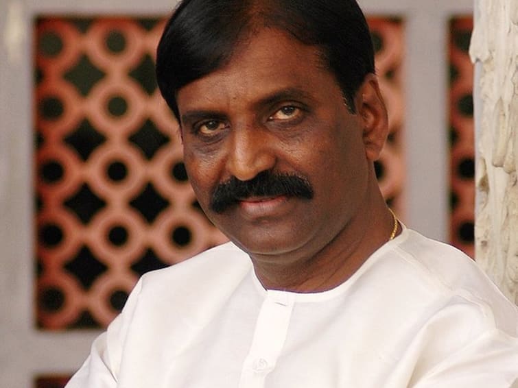 Great tamil poet Vairamuthu celebrates his 70th birthday today HBD Vairamuthu: கரிசல்காட்டு கவியரசன் வைரமுத்து பிறந்தநாள் இன்று!