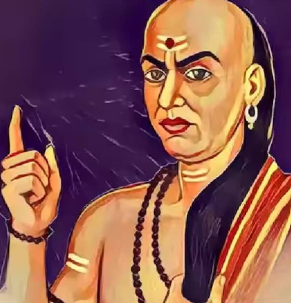 ਕਦੇ ਵੀ ਕਿਸੇ ਹਿੰਸਕ ਜਾਂ ਜ਼ਹਿਰੀਲੇ ਜਾਨਵਰ ਨੂੰ ਨਾ ਛੇੜੋ। ਨਾ ਹੀ ਉਨ੍ਹਾਂ ਦੇ ਨੇੜੇ ਜਾਣ ਦੀ ਕੋਸ਼ਿਸ਼ ਕਰੋ। ਉਹ ਕਿਸੇ ਵੀ ਸਮੇਂ ਤੁਹਾਡੇ 'ਤੇ ਹਮਲਾ ਕਰ ਸਕਦੇ ਹਨ।