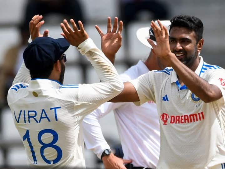 IND vs WI Ravichandran ashwin breaks record of shane warne 700 wickets in international Dominica IND vs WI: अश्विन ने तोड़ा शेन वॉर्न समेत कई दिग्गज गेंदबाजों का रिकॉर्ड, पढ़ें कैसे खास बन गया डोमिनिका टेस्ट