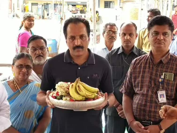 Chandrayaan-3 Mission Team of ISRO scientists team offers prayers at Tirupati temple తిరుపతి వెంకన్నను దర్శించుకున్న ఇస్రో సైంటిస్ట్‌లు, చంద్రయాన్ 3 సక్సెస్ అవ్వాలని పూజలు