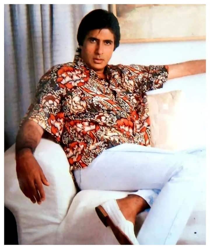 ১৯৭০-এর প্রথম দিকে তিনি বলিউড চলচ্চিত্র জগতে অ্য়াংরি ইয়ং ম্যান হিসেবে জনপ্রিয়তা লাভ করতে শুরু করেন  অমিতাভ বচ্চন। বাকিটা ইতিহাস। গোটা বিশ্বজুড়ে ছড়িয়ে রয়েছে তাঁর অগণিত ভক্তরা। পাঁচ দশকের অধিক সময়ের কর্মজীবনে ১৯০টির অধিক সিনেমায় অভিনয় করেছেন এই মেগাস্টার।