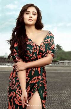 Rashami Desai: ਰਸ਼ਮੀ ਦੇਸਾਈ ਨੇ ਫਲੋਰਲ ਆਊਟਫਿਟ 'ਚ ਮਚਾਈ ਤਬਾਹੀ, ਹੌਟਨੈੱਸ ਨੇ ਫੈਨਜ਼ ਨੂੰ ਕੀਤਾ ਮੋਹਿਤ