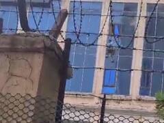 ग्रेटर नोएडा के गैलेक्सी प्लाजा में लगी भीषण आग, जान बचाने के लिए तीसरी मंजिल से कूदे लोग, मची अफरा-तफरी