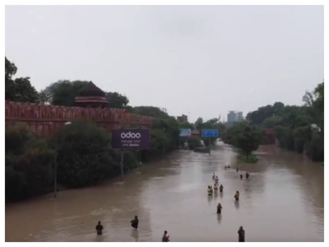 WATCH: Red Fort Submerged As Overflowing Yamuna Floods Parts Of Delhi Delhi Flood Yamuna Water Level Red Fort Submerged WATCH: Red Fort Submerged As Overflowing Yamuna Floods Parts Of Delhi