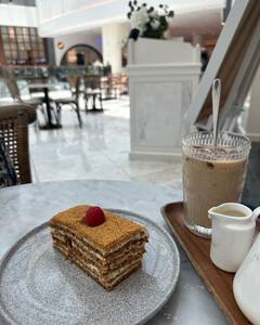 एयरपोर्ट पर बैग में पासपोर्ट ढूंढती रह गई थीं Mouni Roy, अब दुबई पहुंचकर शेयर की फोटो तो फैंस ने ऐसे ली चुटकी