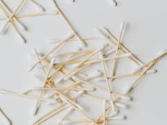 వామ్మో, చెవిలో ఇయర్‌ బడ్స్‌తో తిప్పితే భావప్రాప్తి? సమ్మగా ఉన్నా సమస్యే!