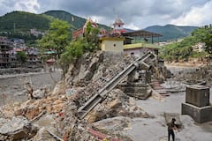 Manali: বিপাশায় বন্যায় বিধ্বস্ত মানালি, চুরমার বাড়িঘর-নদীগর্ভে রাস্তা, কী অবস্থা পর্যটকদের পছন্দের ডেস্টিনেশনের?