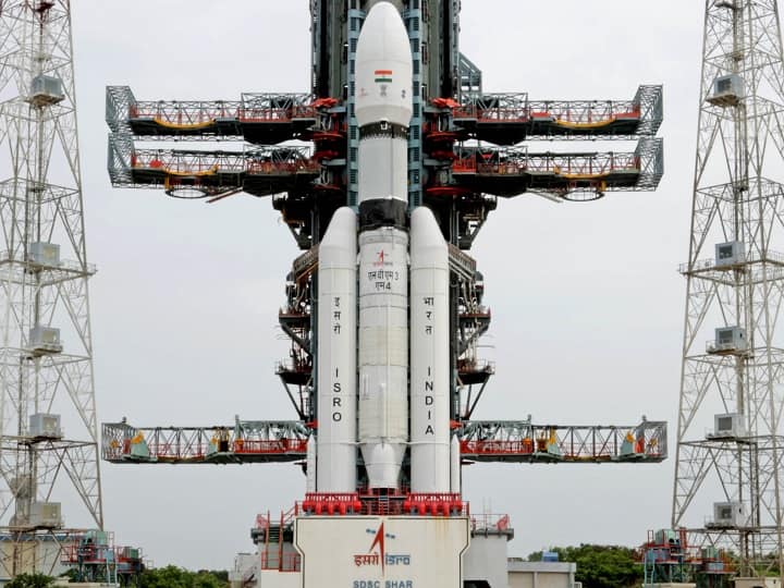 चांद के लिए कल उड़ान भरेगा चंद्रयान-3, ISRO यहां करेगा इसका लाइव प्रसारण