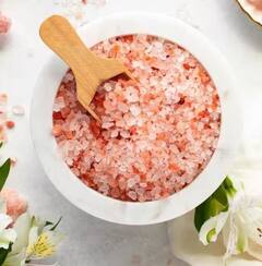 ਗੁਣਾਂ ਦਾ ਖਜ਼ਾਨਾ ਹੈ ਕਾਲਾ ਨਮਕ... ਜਾਣੋ ਇਸ ਨੂੰ ਖਾਣ ਦੇ 7 ਫਾਇਦੇ