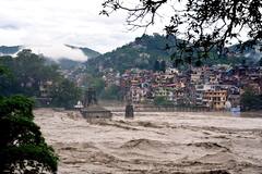 Himachal Flood: उत्तरेत चार  दिवसांत पावसाचे 100 बळी,10 हजार  पर्यटक अडकले, पावसामुळे अनेक  ठिकाणी मोठं नुकसान