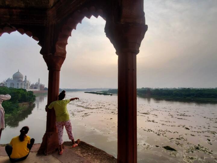 आज सुबह (14 जुलाई) यमुना का जलस्तर 208.46 दर्ज किया गया, जिसकी वजह से राजधानी पर बाढ़ का खतरा बढ़ गया है.