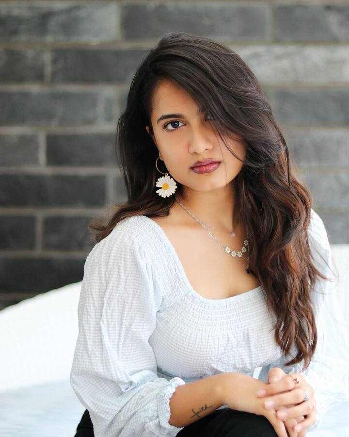 ‘బన్నీ వాక్స్‘ పేరుతో నెట్టింట్లో బాగా పాపులర్ అయ్యింది.Photo Credit: Varshinne Varma/Instagram