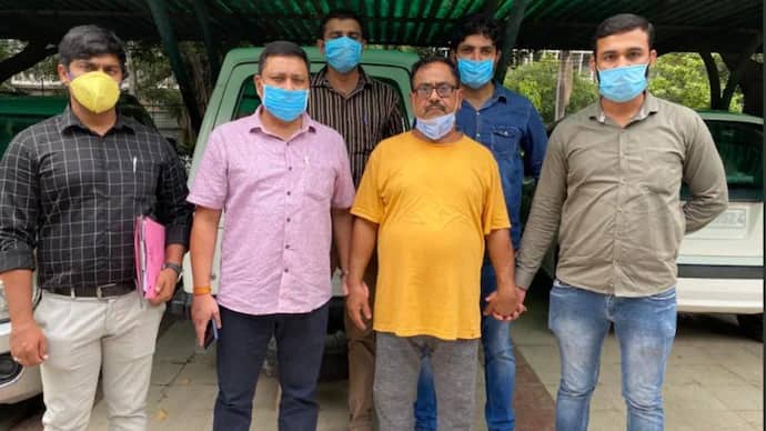 डॉ. देवेंद्र शर्मा एक आयुर्वेदिक डॉक्टर होता. तो टॅक्सी चालकांना लक्ष्य करायचा. (PC:Google)