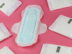 पुरुषों के लिए बनाए गए थे सैनिटरी पैड्स, जानिए लड़के इन्हें लगाते कहां थे