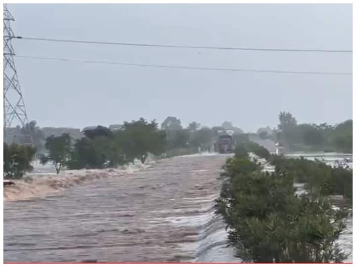 Punjab lost contact with Haryana due to flood in Ghaggar river, Ludhiana-Hisar NH closed, road jammed Punjab Flood News: घग्गर नदी में आई बाढ़ से पंजाब का हरियाणा से टूटा संपर्क, लुधियाना-हिसार NH बंद, रोड पर लगा जाम