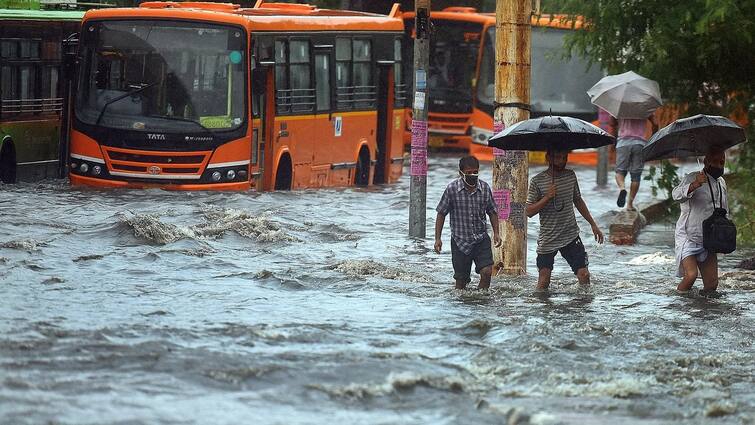 Delhi Flood: rain in Delhi, schools closed till date due to flooding in low-lying areas Delhi Flood: દિલ્હીમાં મેઘતાંડવ, નીચાંણવાળા વિસ્તારોમાં પાણી ભરાતાં આ તારીખ સુધી શાળાઓ બંધ