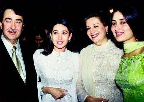 ਹਾਲਾਂਕਿ ਦੋਵਾਂ ਦਾ ਰਿਸ਼ਤਾ ਅਜੇ ਟੁੱਟਿਆ ਨਹੀਂ ਹੈ। ਦਰਅਸਲ, ਬਬੀਤਾ ਬਿਨਾਂ ਤਲਾਕ ਲਏ ਆਪਣੀਆਂ ਬੇਟੀਆਂ ਨਾਲ ਦੂਜੇ ਘਰ ਸ਼ਿਫਟ ਹੋ ਗਈ ਸੀ। ਇਕ ਵਾਰ ਤਲਾਕ ਦੀ ਗੱਲ ਕਰਦੇ ਹੋਏ ਰਣਧੀਰ ਨੇ ਕਿਹਾ ਸੀ, 'ਮੈਂ ਅਤੇ ਬਬੀਤਾ ਦੋਨੇ ਹੀ ਦੁਬਾਰਾ ਵਿਆਹ ਨਹੀਂ ਕਰਨਾ ਚਾਹੁੰਦੇ ਸੀ, ਫਿਰ ਤਲਾਕ ਕਿਉਂ'।