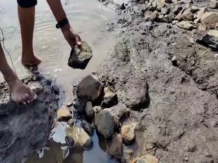 मुलाचे शिक्षण, मुलीचे लग्न, औषधोपचार कसा करायचा? असंख्य प्रश्नांची मालिका या पावसाने शेतकऱ्यांपुढे उभी केली आहे.आता हे सर्व शेतकरी मदतीसाठी प्रशासनाकडे आस लावून बसले आहे.