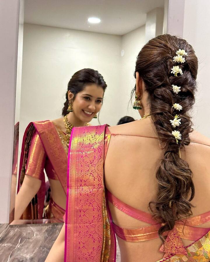 రాశీ ఖన్నా అందమైన ఫోటోలు.  Image Credit: Raashii Khanna/ Instagram