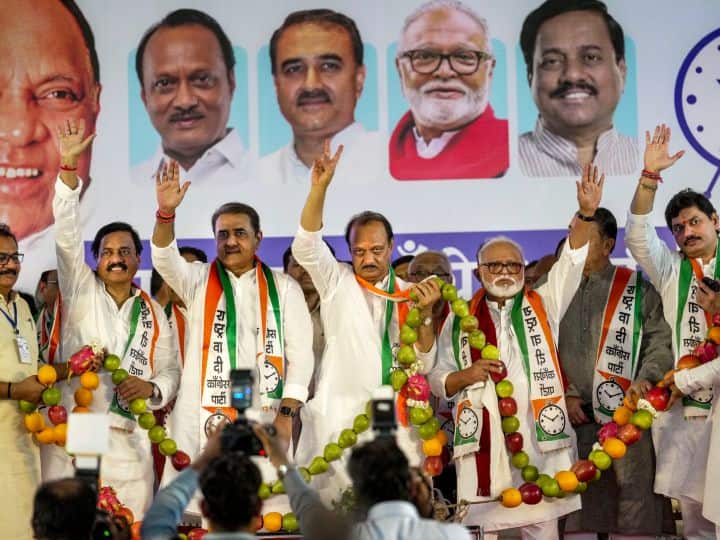 Maharashtra Cabinet Portfolio: सीएम शिंदे ने किया मंत्रियों के विभागों का बंटवारा, अजित पवार को मिला ये मंत्रालय, देखें पूरी लिस्ट Maharashtra Politics Ajit Pawar And Eight MLA Gets Ministry Portfolio In Eknath Shinde Devendra Fadnavis BJP Government Maharashtra Cabinet Portfolio: सीएम शिंदे ने किया मंत्रियों के विभागों का बंटवारा, अजित पवार को मिला ये मंत्रालय, देखें पूरी लिस्ट