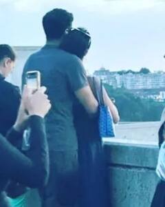 Aditya Roy Kapoor और अनन्या पांडे से पहले ये बॉलीवुड सेलेब फैंस के कैमरे में रोमांटिक मूमेंट शेयर करते  हुए हैं स्पॉट, पिक्चर हुईं थीं वायरल