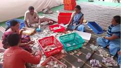 PHOTO : अंबाबाई मंदिरातील पेट्यांची मोजदाद, देवीच्या चरणी 62 लाख 36 हजारांचे दान