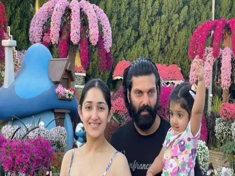 Actor arya wife sayyesha dance with his daughter and posted that video in instagram Watch Video: அம்மா சயீஷாவுடன் அசத்தல் டான்ஸ்.. ஆர்யா பொண்ணுக்கு குவியும் லைக்ஸ்!