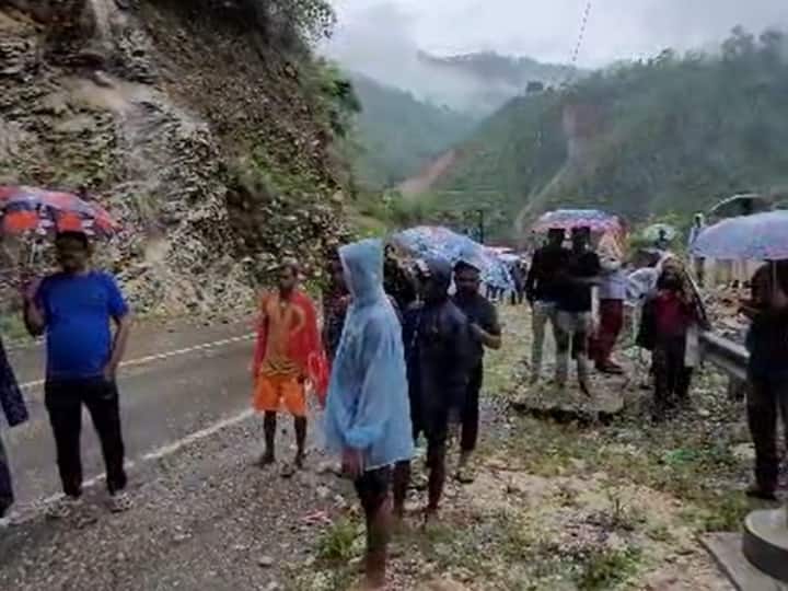 Kedarnath Highway closed near Rudraprayag Chardham pilgrims stranded ANN Kedarnath Yatra 2023: केदारनाथ हाईवे देर रात से बंद, फंसे हजारों यात्री, होटल-दुकान संचालक ले रहे दोगुने दाम