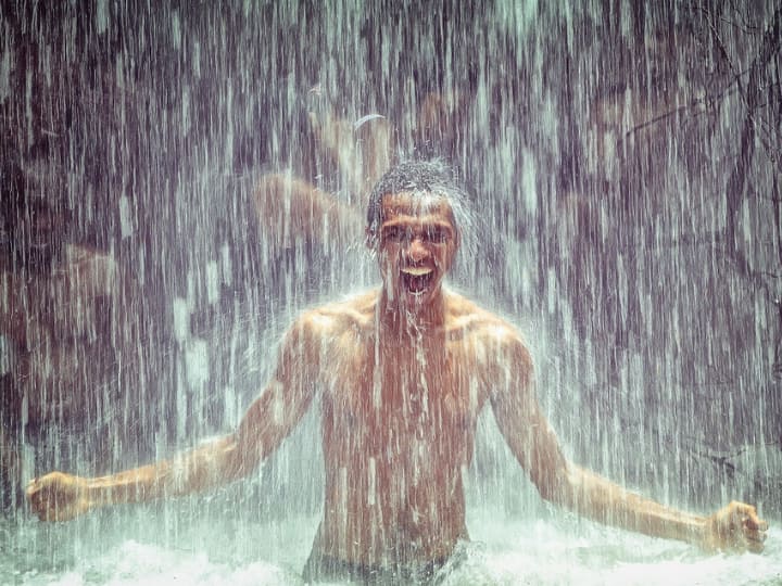 Rain Bath Health Benefits Advantages And Disadvantages Of Bathing In Rain Sawan बारिश में भीगने से मत करें संकोच, 'रेन बाथ' से शरीर को मिलते हैं ये 4 अद्भुत फायदे