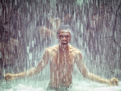 बारिश में भीगने से मत करें संकोच, 'रेन बाथ' से शरीर को मिलते हैं ये 4 अद्भुत फायदे