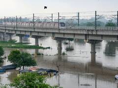 Delhi flood: डरा रही यमुना, डूब रही दिल्ली! तस्वीरें टेंशन देने वालीं