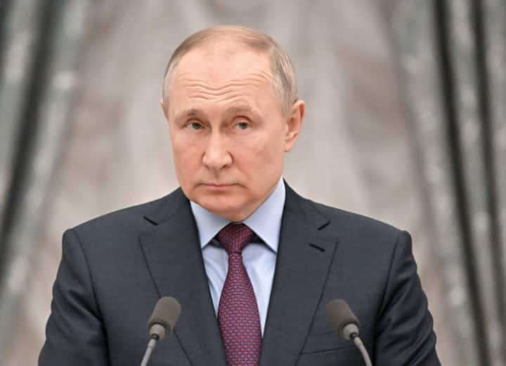 Fear haunts the Russians!  1.1 billion dollars withdrawn from banks, Vladimir Putin is the reason