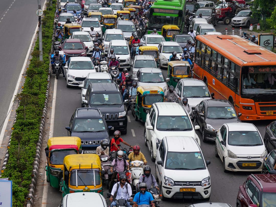 Delhi Traffic Advisory: Due To Rise In Yamuna Water Level, Commuters Advised To Avoid Certain Routes — Details Delhi Flood Yamuna River News Traffic Police Advisory Rise In Water Level Commuters Advised To Avoid Routes Delhi Traffic Advisory: Due To Rise In Yamuna Water Level, Commuters Advised To Avoid Certain Routes — Details